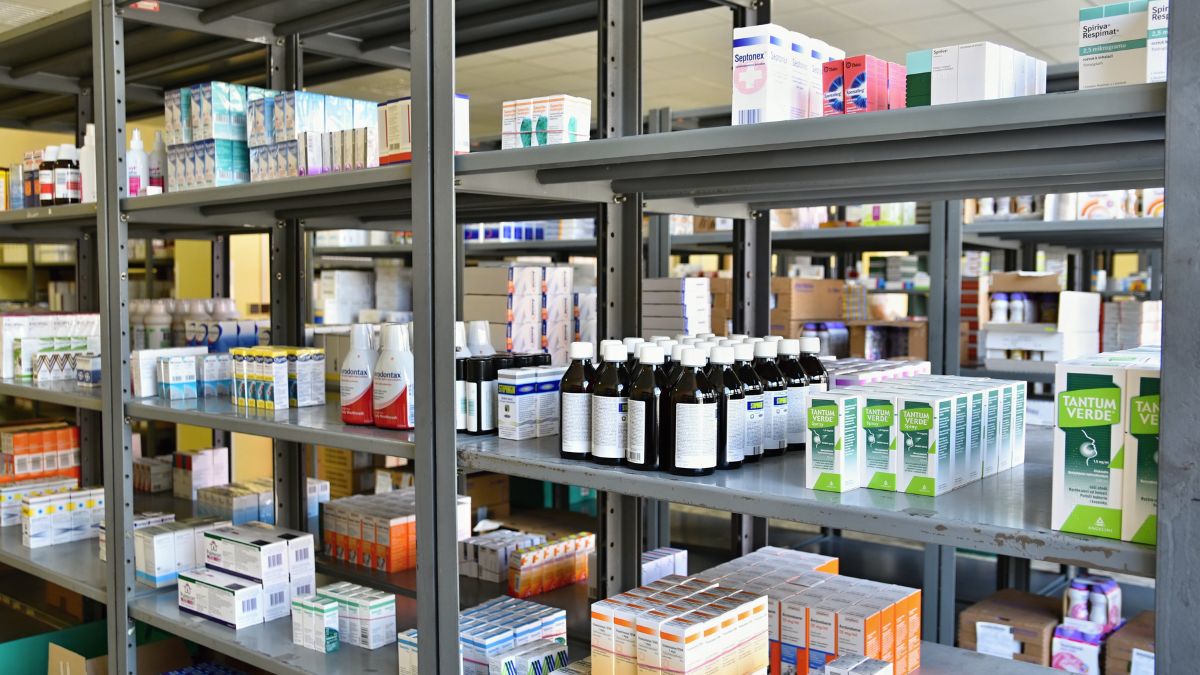 Gobierno e industria farmacéutica se comprometen a garantizar abasto de medicamentos