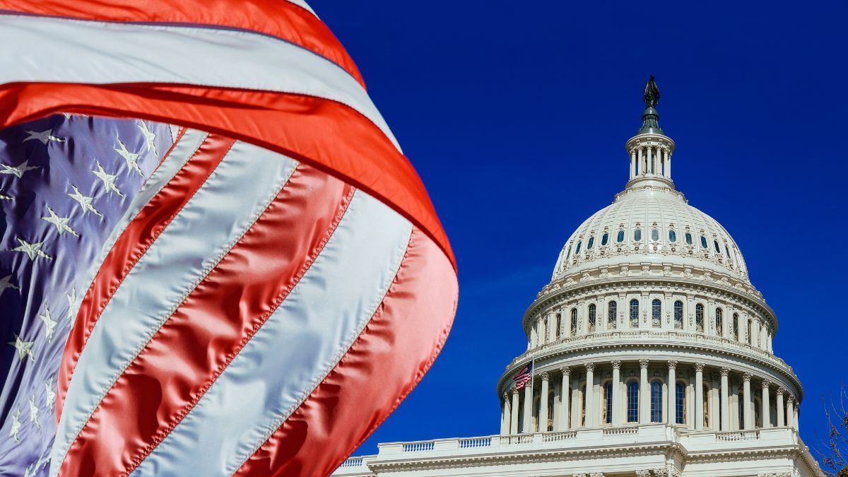 Trump revoca directriz que protegía abortos de emergencia