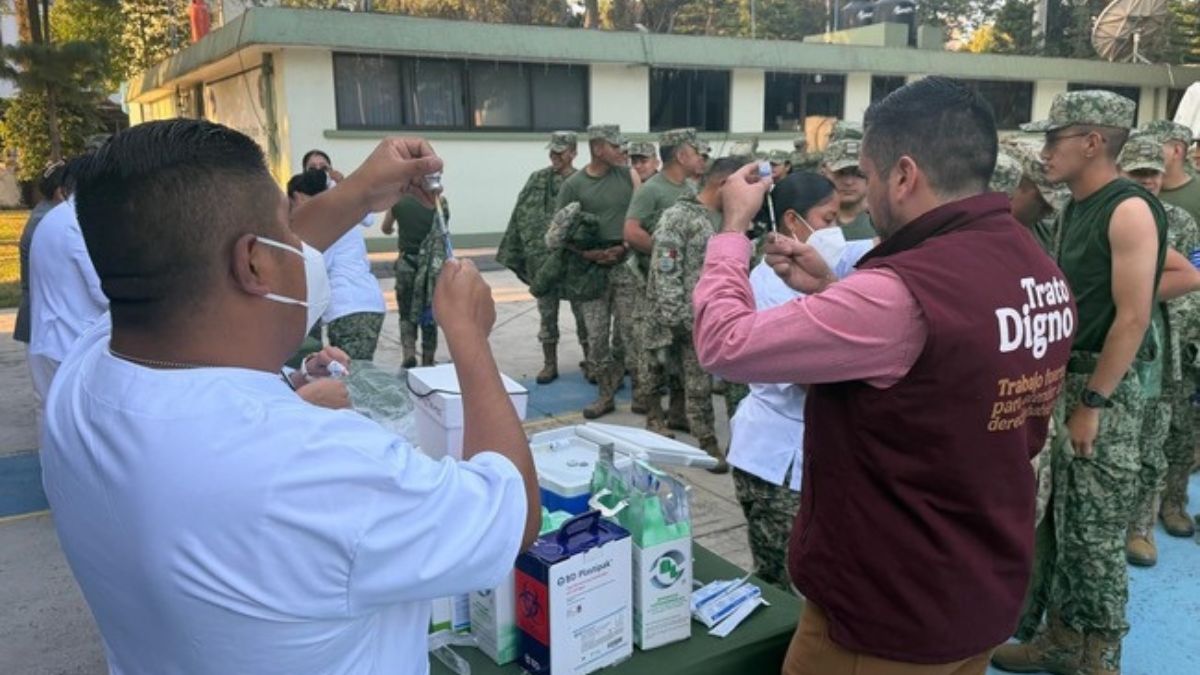 Vacunación invernal 2025-2026 ISSSTE convoca a población a acudir a sus unidades de salud