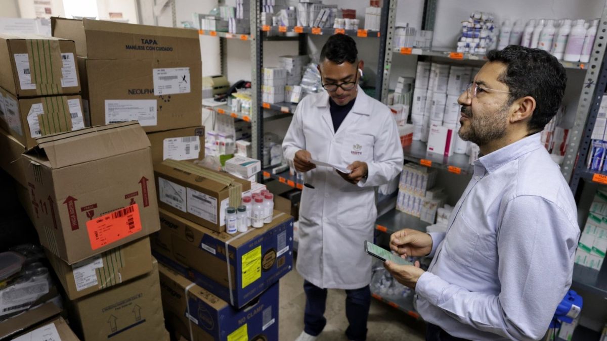 Martí Batres supervisa la UMF Yautepec del ISSSTE abasto de medicamentos se ubica en 98%
