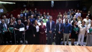IMSS reconoce a trabajadores que narraron la memoria de Protección Civil en México
