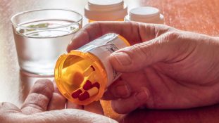 COFEPRIS autorizó más de 200 insumos para la salud en julio, incluyendo tratamientos contra el VIH y medicamentos oncológicos