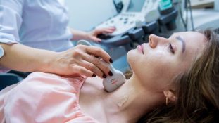 Cáncer de laringe nueva herramienta de IA lo detecta con 93 % de precisión a partir de la voz