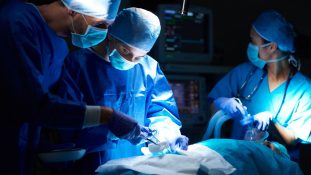 Cirugías nocturnas en hospital IMSS Bienestar “Dr. Rubén Leñero” reducen drásticamente tiempos de espera