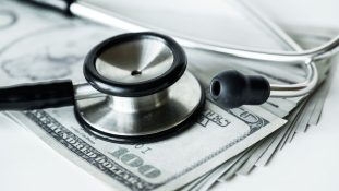 Cómo la industria farmacéutica puede contribuir a la reinvención de la atención sanitaria valorada en un billón de dólares