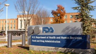 FDA aprueba cambios en el etiquetado de la terapia hormonal para la menopausia y retira riesgos de advertencia