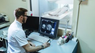 Inteligencia artificial en radiología: nuevo modelo elimina errores clínicos y respeta la confidencialidad