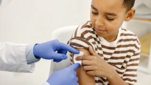 Investigación revela reducción de hasta 60 en hospitalizaciones infantiles por gripe