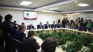 México alcanza acuerdo histórico para aplicar IEPS a bebidas calóricas y endulzadas