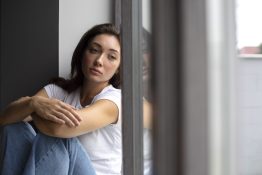 OMS advierte el suicidio causa 727.000 muertes anuales y la reducción global es insuficiente