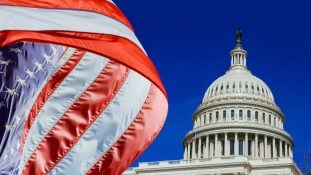 Trump revoca directriz que protegía abortos de emergencia